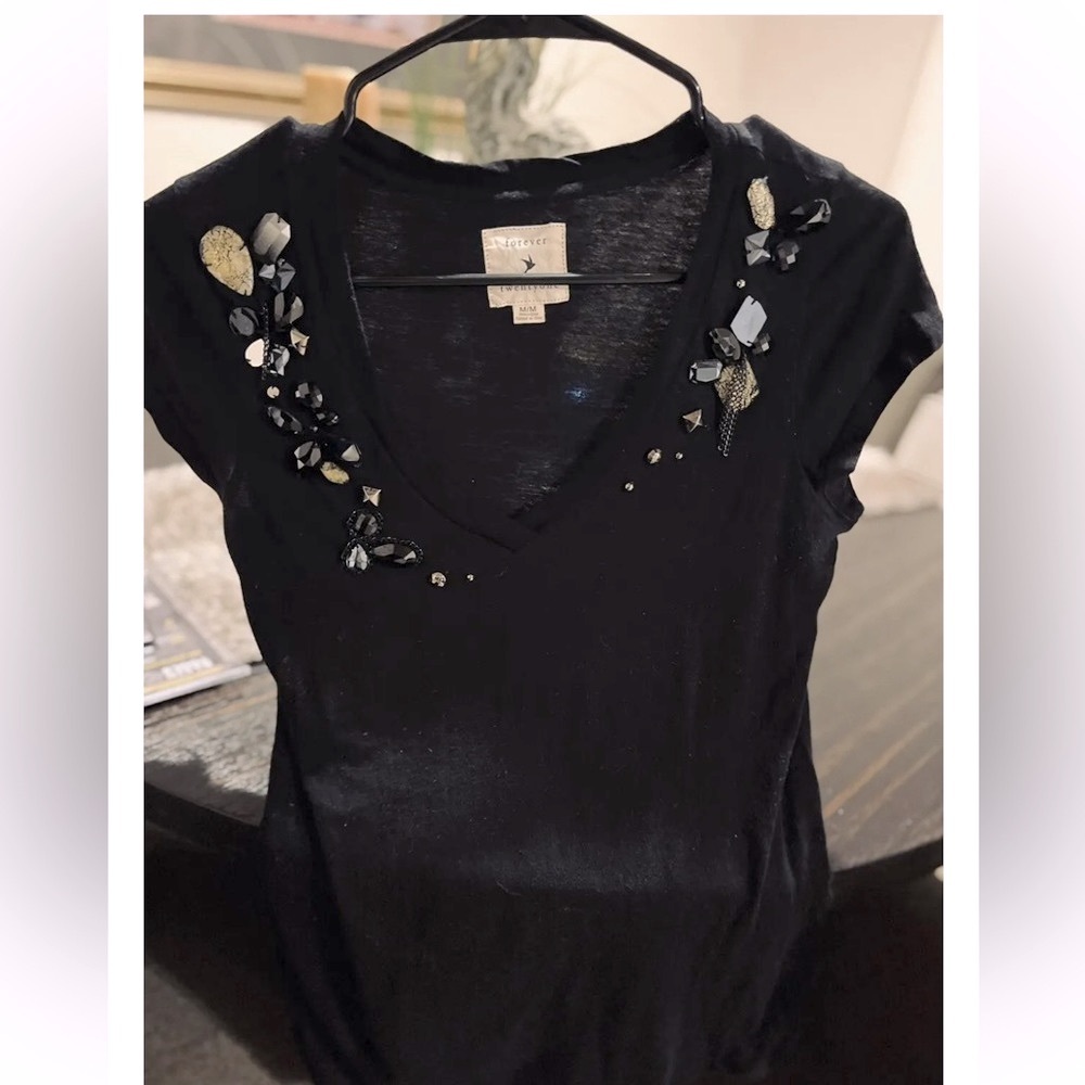 FOREVER 21 JEWELED TSHIRT MEDIUM shirt